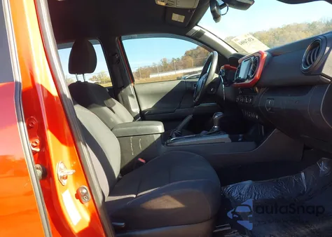 2018 Toyota Tacoma Trd Off Road z USA, uszkodzony, nr VIN 3TMAZ5CN9JM060159